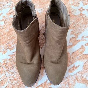 BAMBOO Women's Dark Green Ankle Booties